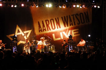  This past weekend, Texas own Aaron Watson recorded his next project entitled Deep In The Heart Of Texas:  Aaron Watson LIVE from the Hog Creek Icehouses backyard amphitheater in Waco, Texas.  This live recording is set to be released as a combo CD/DVD package on September 15.  Incredible, was about the only word that Aaron could think of when recapping the electric evening.   With the help of a few thousand fans, Aaron kicked off the exhilarating two-hour show with his first nationwide single Love Makin Song from his most recent album Angels and Outlaws.  