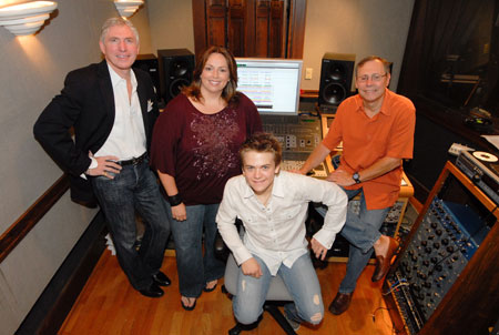  Photo (l-r): (seated) Hayes. (Back row) Manager Ansel Davis, UMPG Creative Director Cyndi Forman and UMPG Nashville President Pat Higdon. Photo: Kay Williams