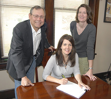 L-R: (Seated): McKenna. (Standing): UMPG Nashville President Pat Higdon, UMPG Creative Director Whitney Williams. Photo: Kay Williams