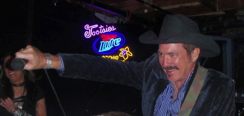 Last night, Kix Brooks (of Brooks & Dunn fame) dropped into country musics legendary honky-tonk, Tootsies Orchid Lounge on Lower Broadway in Nashville, where he surprised patrons with impromptu performances on both the front and back stages. 