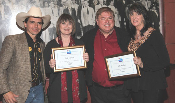 (L-R): Brazilian artist Rodrigo Haddad, singer/songwriter/producer Gail Davies, AristoMedia President Jeff Walker and international promoter Judy Seale.Photo: Patricia Presley