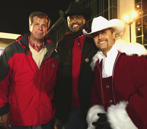 Country Music Star, John Rich, was the Grand Marshall for the recent 55th Annual Nashville Christmas Parade. John, along with Two Foot Fred, Cowboy Troy, Carters Chord, Steel Magnolia and Nashville Mayor Karl Dean, light the Christmas Tree at the Public Square and then kicked off the parade spreading the holiday cheer to thousands of individuals and their families. (L-R): Nashville Mayor Karl Dean, John Rich, Cowboy Troy