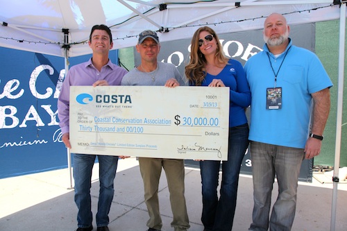 Pictured (L-R): Pat Murray, president, Coastal Conservation Association; Kenny Chesney; Amanda Perryman, marketing manager, Costa Sunglasses; Brett Palmer, president, AbiJack Management