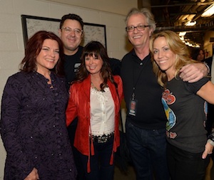 Pictured (L-R): Rosanne Cash, Vince Gill, Jessi Colter, CM HOF Executive Director Kyle Young, Sheryl Crow.