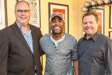 Darius Rucker (c) with 'True Believers' producer, Frank Rogers (R) and UMG Nashville Chairman & CEO Mike Dungan (L). Photo: Chris Hollo