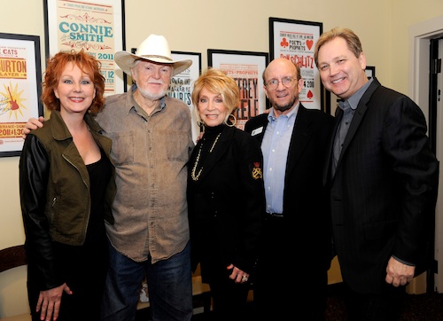 Pictured (L-R): Shelly West, Red Lane, Jeannie Seely, Senior Historian John Rumble and Steve Wariner. 