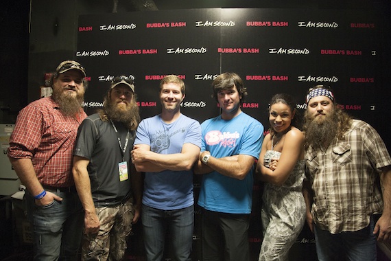 Pictured (L to R): Duck Dynastys Justin Martin, Duck Dynastys Jase Robertson, Josh Turner, Bubba Watson, Jordin Sparks and Duck Dynastys Willie Robertson 