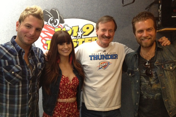 Gloriana recently visited with Bill Reed of KTST. The trio was featured in the May 7th season finale of the hit CWs Hart of Dixie performing the single "Can't Shake You. Pictured (L-R): Glorianas Mike and Rachel, Bill Reed, and Glorianas Tom. 