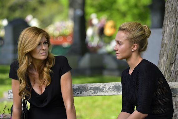 Rayna and Juliette share a moment at Juliette's mom's funeral.