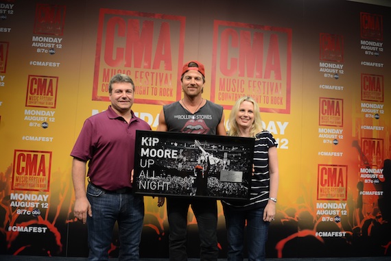 Pictured (L-R):  UMG Nashville COO Tom Becci, Kip Moore, UMG Nashville SVP, Marketing Cindy Mabe. Photo Credit: Kelly Williams