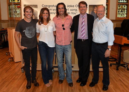 Pictured (L-R): Ross Copperman, Producer, Hannah Martin, Manager, ACM Lifting Lives, Jake Owen, Rondal Richardson, Entertainment Industry Relations Manager, Vanderbilt University Medical Center, and Bruce Bowman, Chairman, ACM Lifting Lives.