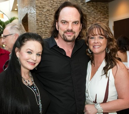 Pictured (L-R): Crystal Gayle, MusicRow publisher Sherod Robertson and Sherry Lynn.