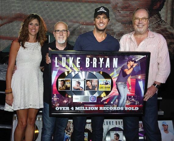 Pictured (L-R): Kerri Edwards, Red Light Management; Jeff Stevens, Producer; Luke Bryan and UMG Nashville Chairman & CEO, Mike Dungan.