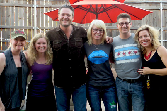 Warner Bros./WMN flagship artist, Blake Shelton, took his amphitheater show to Chicago, IL over the weekend where he spent some time with WUSN promoting his latest single Mine Would Be You, which takes our No 12 spot this week. Pictured (L-R): WUSNs Liz Geerling and Marci Braun, Blake Shelton, Laurie Kapugi (Jeffs wife), Jeff Kapugi (WUSN), and Katie Bright (WMN)