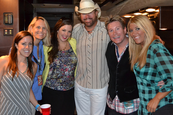 Toby Keith was with his daughter and singer Krystal were in Washington DC this past weekend with his Hammer Down Tour. The two hung out with the crew at WMZQ prior to the show. Pictured (L-R): Kim Sauer (WMZQ), Meg Stevens (OM/PD); Krystal, Toby, Boxer (morning show host), and Macy Morgenthaler (SDU)