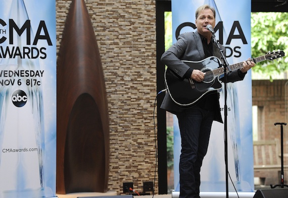 Steve Wariner performs.