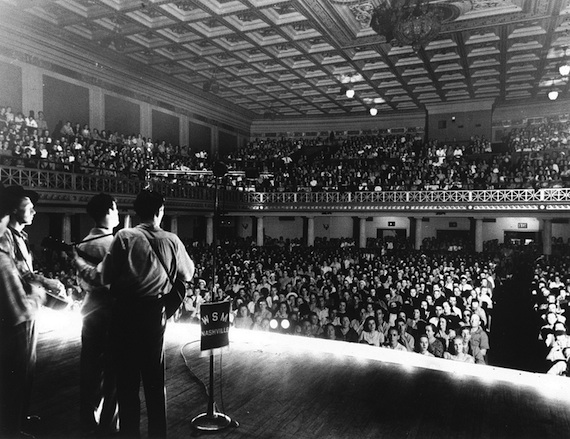 Nashvilles War Memorial Auditorium has rocked audiences for years, bringing performances by legendary music artists from Ray Charles, Roy Acuff and Elvis Costello to Hollywood starlets and presidential candidates Richard Nixon, Lyndon Johnson and John F. Kennedy, who gave speeches on the courtyard steps.