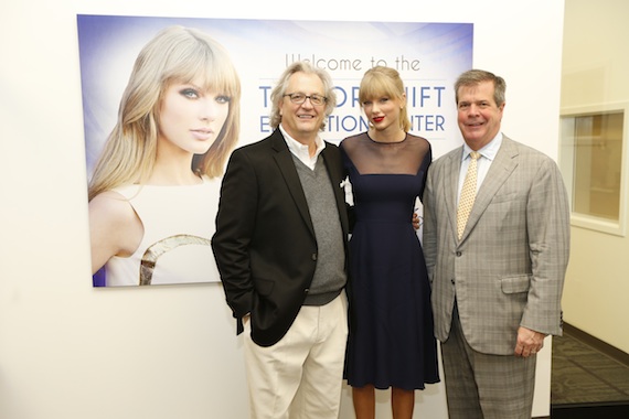 Pictured (L-R): Kyle Young, Taylor Swift, Mayor Karl Dean. Photo: John Russell.