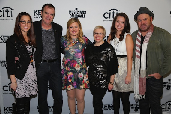 Pictured (L-R): Katy Epley, MOC Director of National Expansion and Program Director -Washington DC; Scott Welch, MOC Board Chairman; Kelly Clarkson; Dr. Leslie Faerstein, MOC Executive Director; Dana Sones, MOC Program Director - Nashville; Shane Tarleton, MOC Advisory Board.  Photo Credit: Glenn Sweitzer