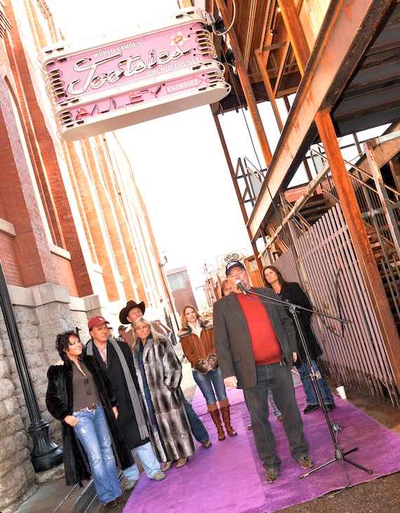 Pictured (from L-R): Kelly Lang, T.G. Sheppard, David Ball, Jett Williams, Elaine Roy, Lee Roy (of The Roys), Steve Smith (owner), Terri Clark. Photo by: Rick Diamond / Getty Images