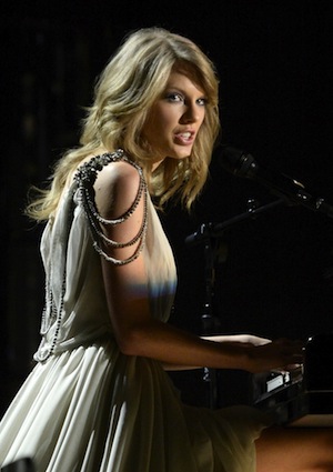 Taylor Swift performs "All Too Well."