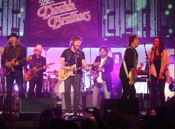 Pictured (l-r):  The Doobie Brothers Patrick Simmons, Brad Paisley, the Doobies Tom Johnston, Josh Leo, Doobie John McFee, and Sara Evans. Photo credit:  Alan Poizner 