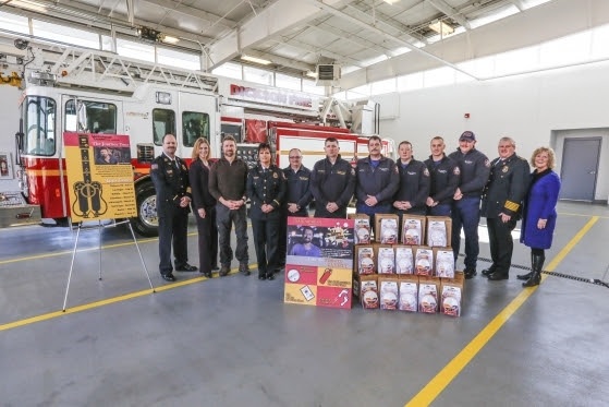 Country singer Craig Morgan (third from left) joins Kidde Fire Safety and leaders from the Tennessee State Division of Fire Prevention and the National Fallen Firefighters Foundation to announce the first group of fire departments to receive Kidde smoke alarms during the singers VA Mortgage Leader Presents Craig Morgan The Journey Tour.Photo credit: Ed Rode