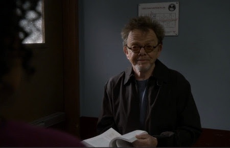 Paul Williams appearing in a episode of Community.