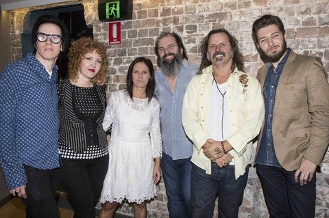 Pictured (L-R): The Mastersons (Chris Masterson and Eleanor Whitmore), Kasey Chambers, Steve Earle with Austrialia Americana Advisory Group members Brian Taranto and Jeremy Dylan