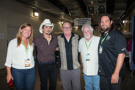 Pictured backstage (l-r): Arista Nashville Promotion VP Lesly Tyson; Paisley; Sony Music Nashville Chairman & CEO Gary Overton; Paisleys manager, Fitzgerald Hartleys Bill Simmons; and Sony Music Nashville Creative Services VP Scott McDaniel.