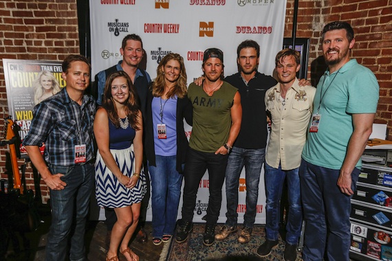 Pictured (L-R): CW's Jeff Meltesen, MOC's Dana Sones and Pete Griffin, CW's Lisa Konicki, Kip Moore, Chuck Wicks, Frankie Ballard and CW's Jon Freeman. Photo: Ed Rode