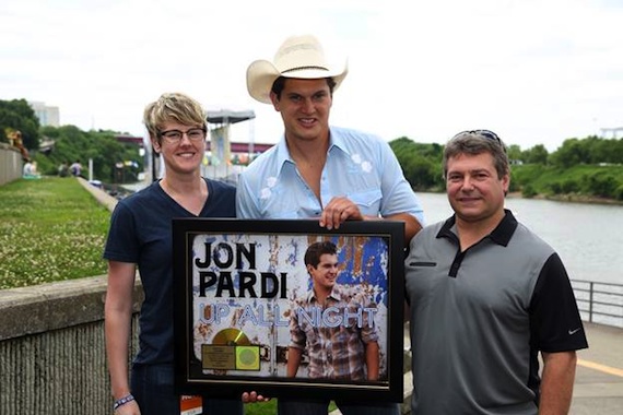 Pictured: Jon Pardi, joined by his band The All-Nighters, on set of his What I Cant Put Down video shoot. Photo: Eric Adkins