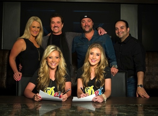 (L-R): Allison Jones, Scott Borchetta, Chris Stacey and Mike Molinar with Maddie and Tae