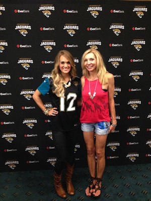 Pictured (L-R): Carrie Underwood and WQIK/Jacksonville PD Cindy Spicer 