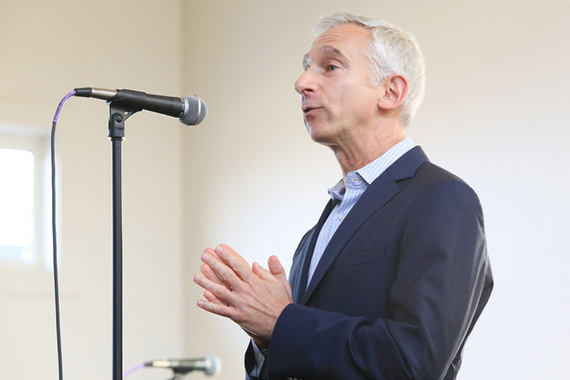 Bob Tuschman, General Manager/Senior VP for Food Network, shares his first meeting with Yearwood at RCA Nashvilles Trisha Yearwood Announcement event at The Cordelle (Aug. 19) in Nashville. Photo: Bev Moser