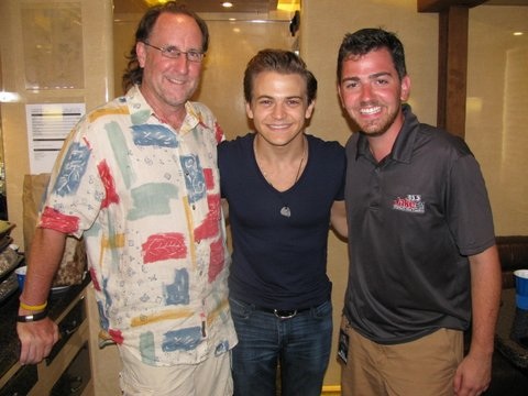 Pictured (L-R): Mark Niederhauser, Southwest Regional Team WMN; Hunter Hayes; APD/MD Owen Pickard.