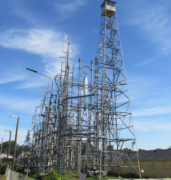 Brownsville, Tenn. Sculpture. Photo: Mary Bufwack.