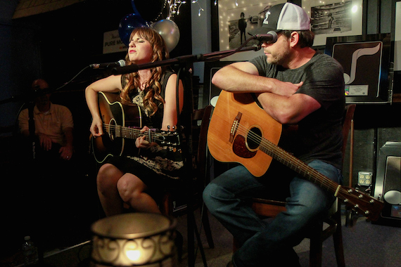 Caitlyn Smith and Rhett Akins perform during last nights NMPA Songwriter Showcase at Nashvilles Bluebird Caf. Photo: NMPA/Bev Moser.