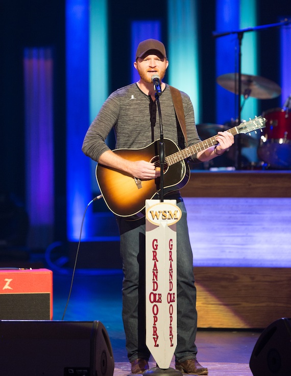 Eric Paslay performs. Photo: Chris Hollo