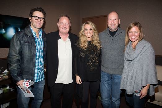 Pictured (L-R): Bobby Bones, Gary Overton (Chairman & CEO, Sony Music Nashville), Carrie Underwood, Clay Hunnicutt (EVP & GM / National Programming Platforms iHeartMedia), & Lesly Simon (VP Promotion, Arista Nashville). 