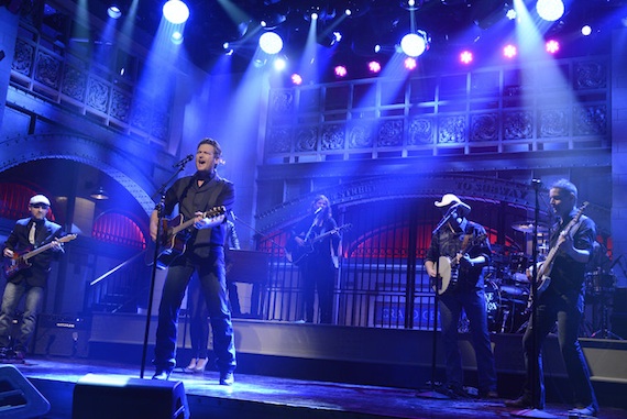 Blake Shelton performs on the set of Saturday Night Live. 2015/Dana Edelson/NBC