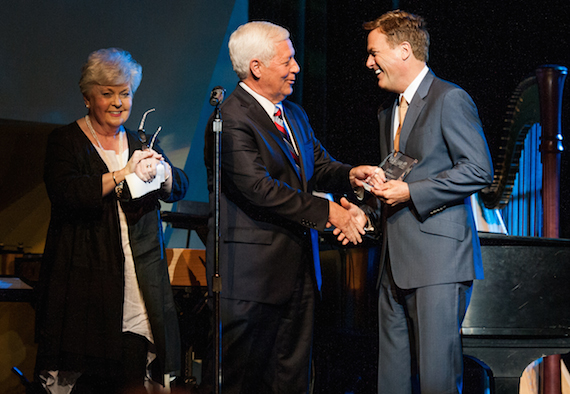 Michael W. Smith accepting Belmont Universitys School of Music Applause Award