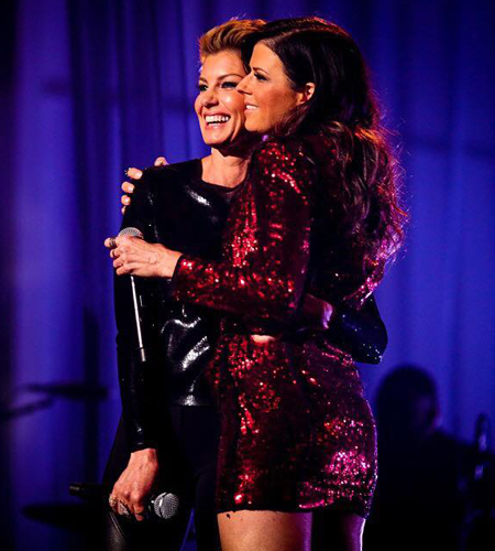 Faith Hill (L) performs "Girl Crush" with Little Big Town, pictured with Karen Fairchild. Photo: BBMA.