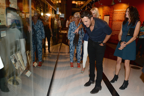 Luke sees his exhibit for the first time with his mother in the background and manager Keri Edwards behind. Photo: Jason Davis/Getty Images for CMHOF