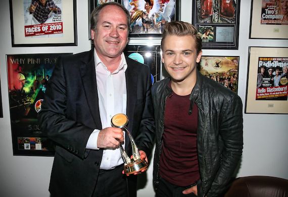 Hunter Hayes (r) presents BBC's Bob Shennan with the CMA Wesley Rose International Media Achievement Award at the BBC offices in London Friday, May 22. Photo: Anthony D'Angio/CMA