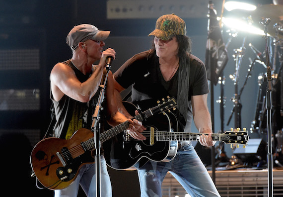 Kenny Chesney welcomes DAvid Lee Murphy to his show at Nahville's Bridgestone Arena.