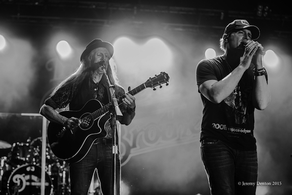 Pictuted (L-R:) Patrick Simmons and Jerrod Niemann