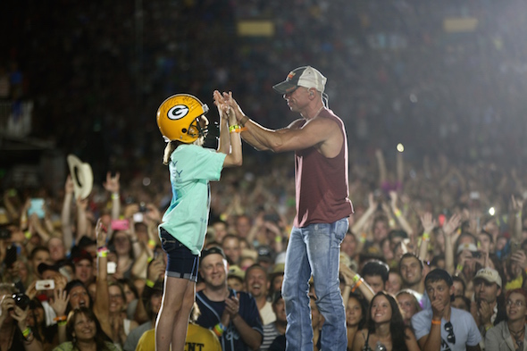 Kenny Chesney Lambeau