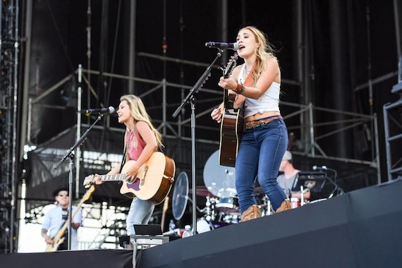 maddie and tae at farmborough