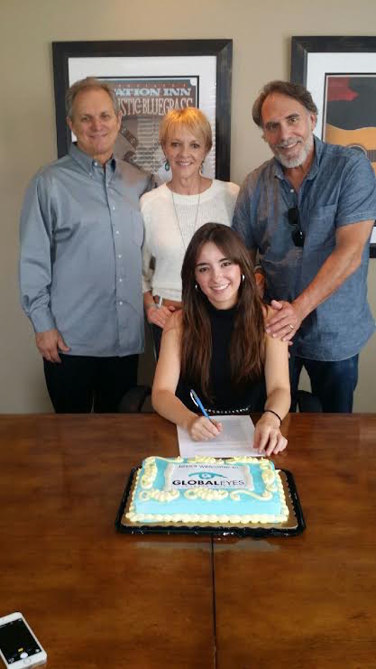 (Pictured, Front Row): Jessa. (Pictured, Back Row): Tommy Pierce, Global Eyes Entertainment Partner; Ramona E. Simmons, GEE founder; Preston Sullivan, GEE GM